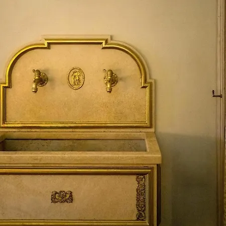 M A I S O N - H E X A G O N Neoclassical Style Apartment *