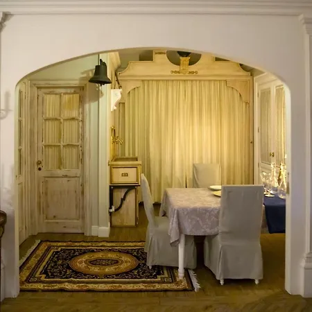 M A I S O N - H E X A G O N Neoclassical Style *