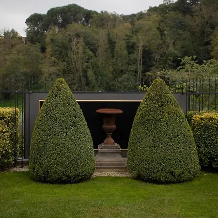 M A I S O N - H E X A G O N Neoclassical Style * Riano (Rome)