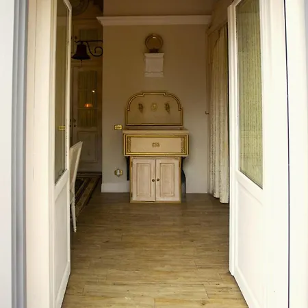 Apartment M A I S O N - H E X A G O N Neoclassical Style Riano (Rome)