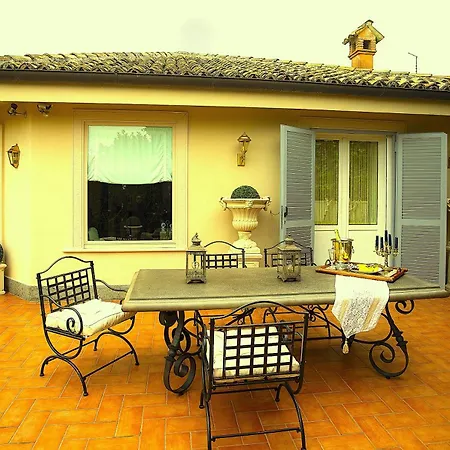 M A I S O N - H E X A G O N Neoclassical Style Apartment Riano (Rome)