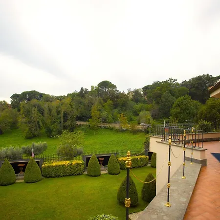 M A I S O N - H E X A G O N Neoclassical Style Apartment Riano (Rome)