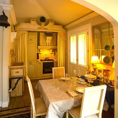 M A I S O N - H E X A G O N Neoclassical Style